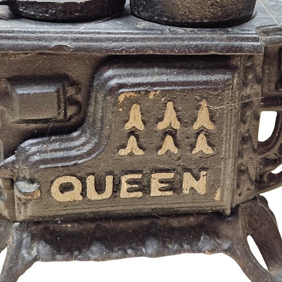 Vintage Queen Cast Iron Child's Toy Salesman Sample Stove Fry Pan Sauce Pan - Picture 7 of 11